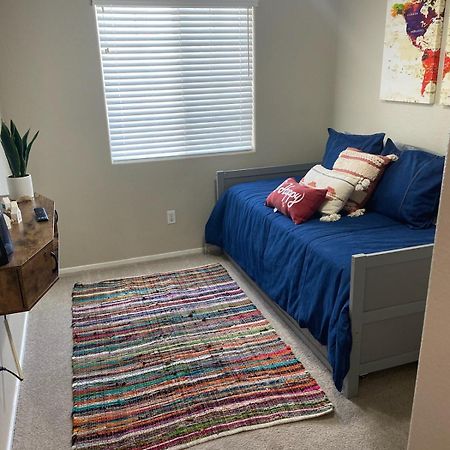 New Beautifully Remodeled Home In Las Vegas Exterior photo